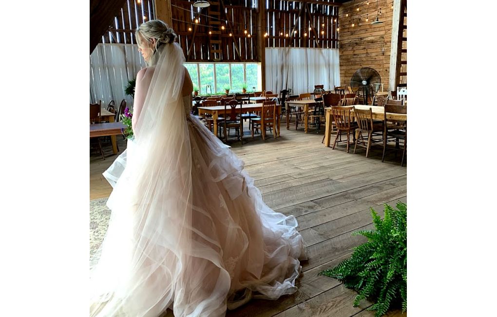 672_barn_bride.jpg
